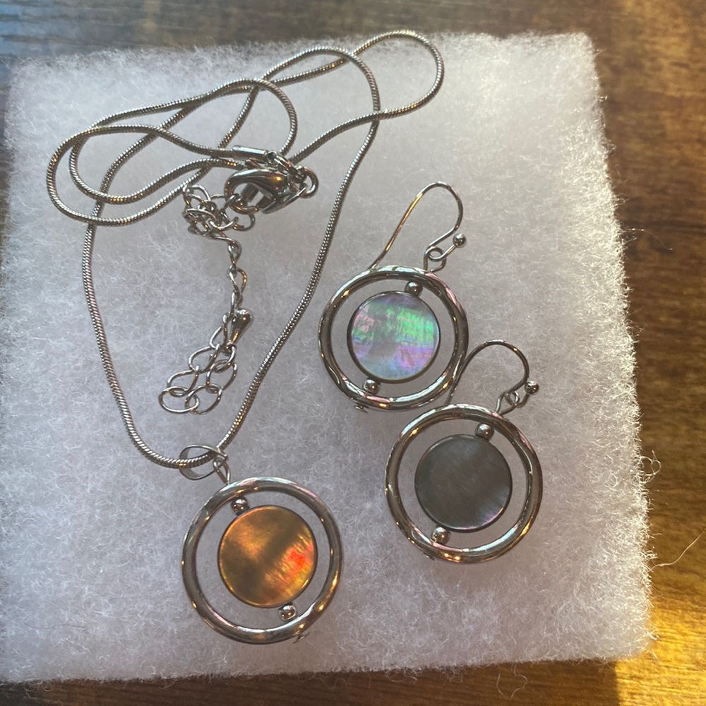 Necklace earrings